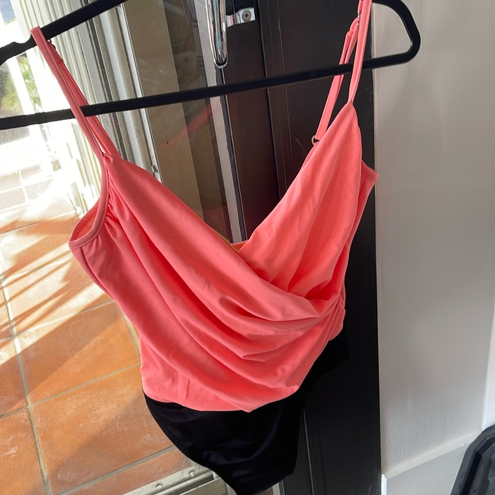 Miraclesuit Underwire Coral & Black Bathing Suit size 16 EUC